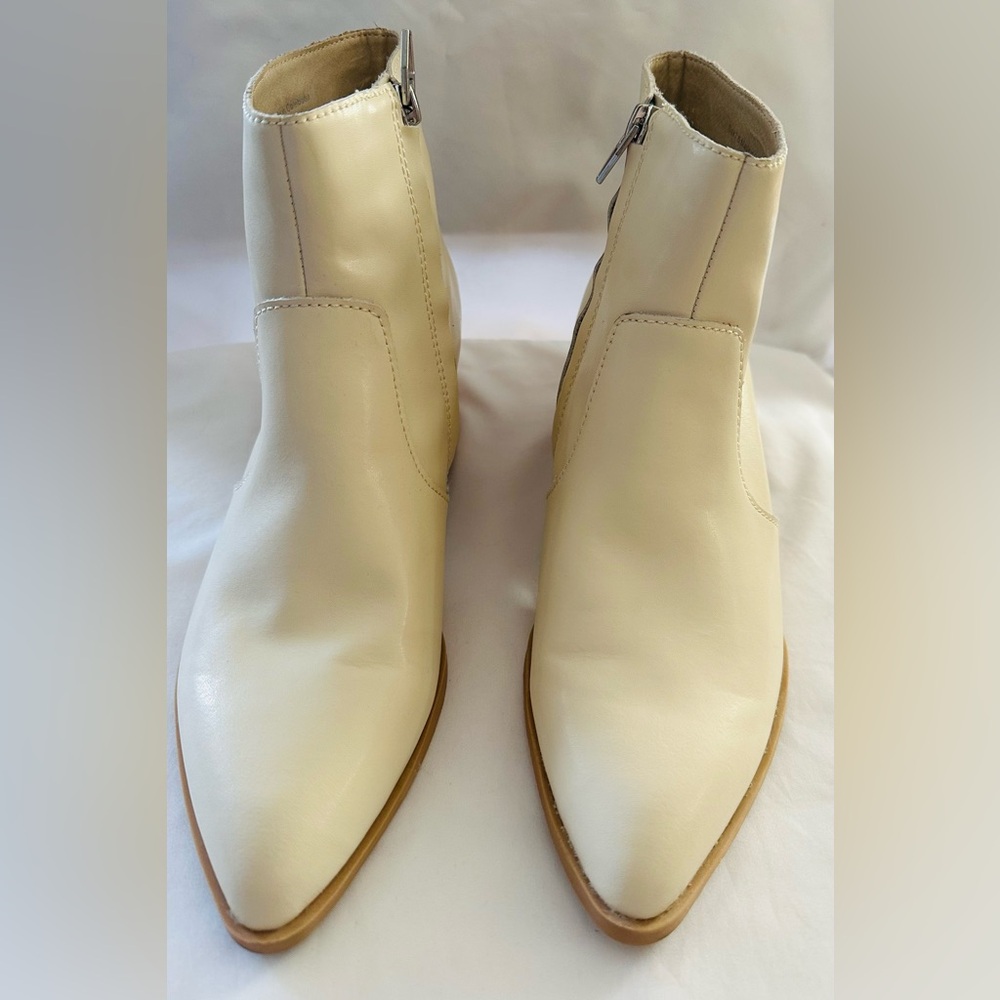 DV Dolce Vita Boots Womens 7.5 Ankle Booties Cream Faux Leather Pointed